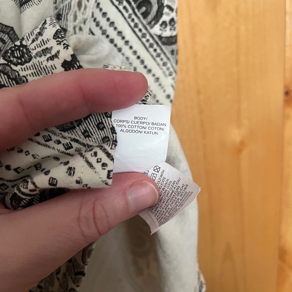 Lucky Brand Sleeveless V-neck Ivory and White Print Blouse Sz Large - Picture 4 of 5